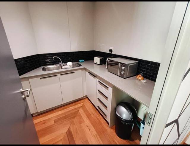 BUSINESS PROPERTY TO RENT IN WOODMEAD